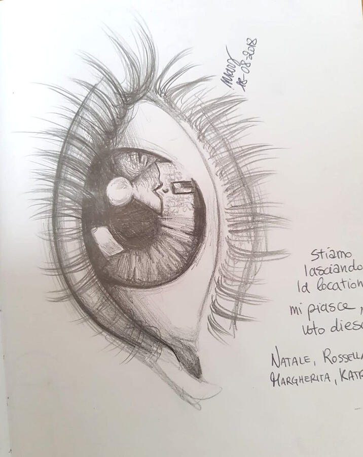 Disegno a matita di un occhio lasciato da un ospite