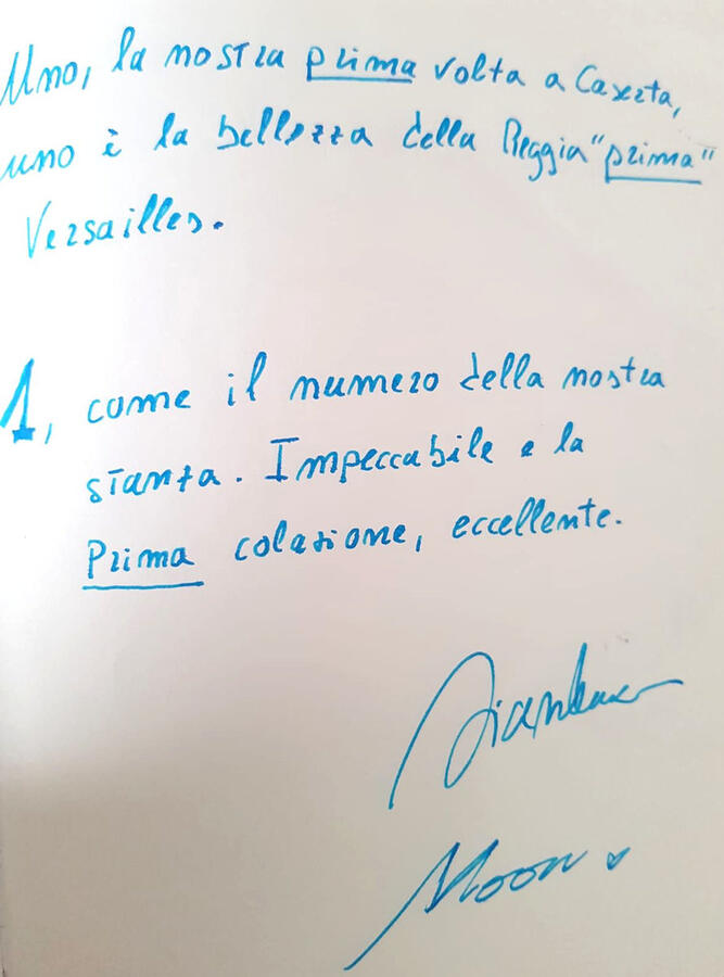 Pensiero scritto a penna blu sulla bellezza della Reggia e sulla colazione